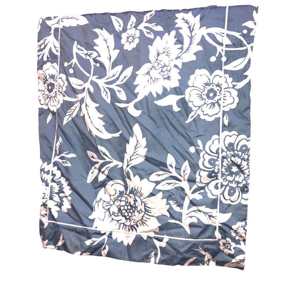 Lands’ End chambray blue white floral print polished cotton queen pillow…